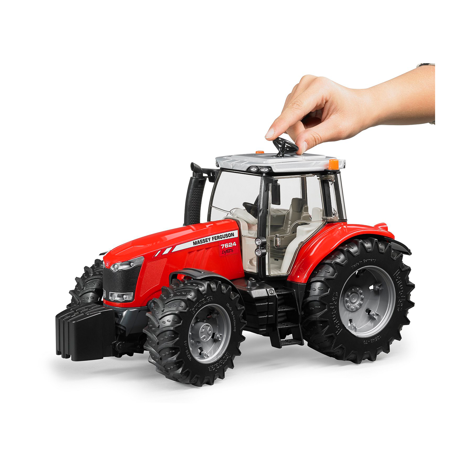 BRUDER TRACTOR MASSEY FERGUSON 7624